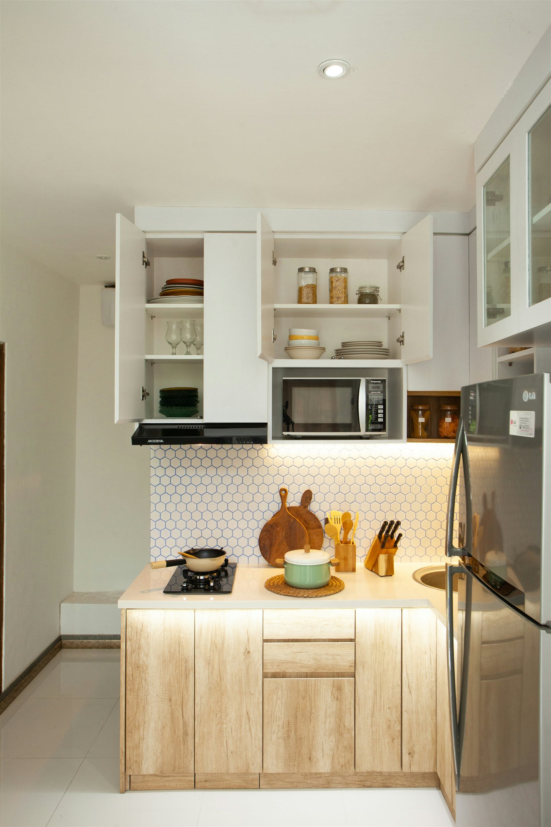 Kitchen & Dining